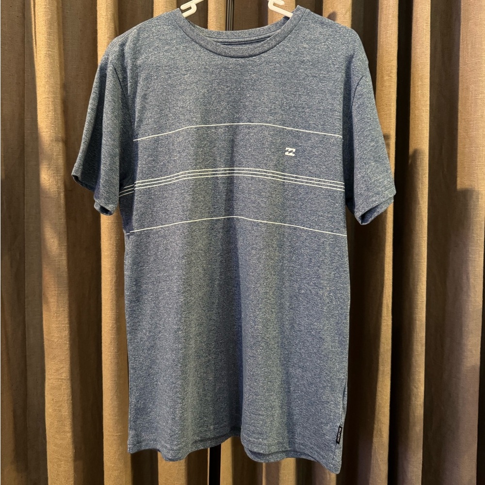 BILLABONG Tee - Medium 💙